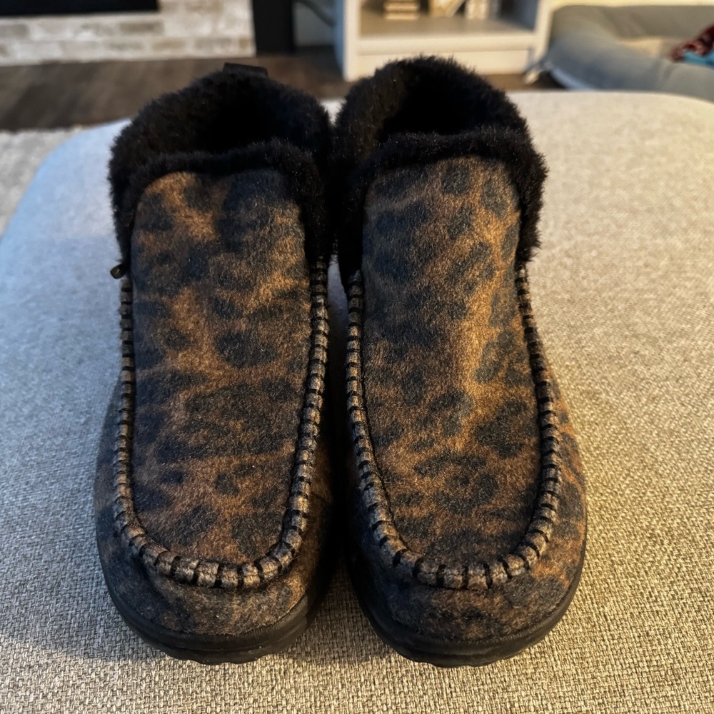 Leopard Print Fur-Lined Slippers